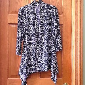 Chaus 3/4 sleeve top with hankerchief hem